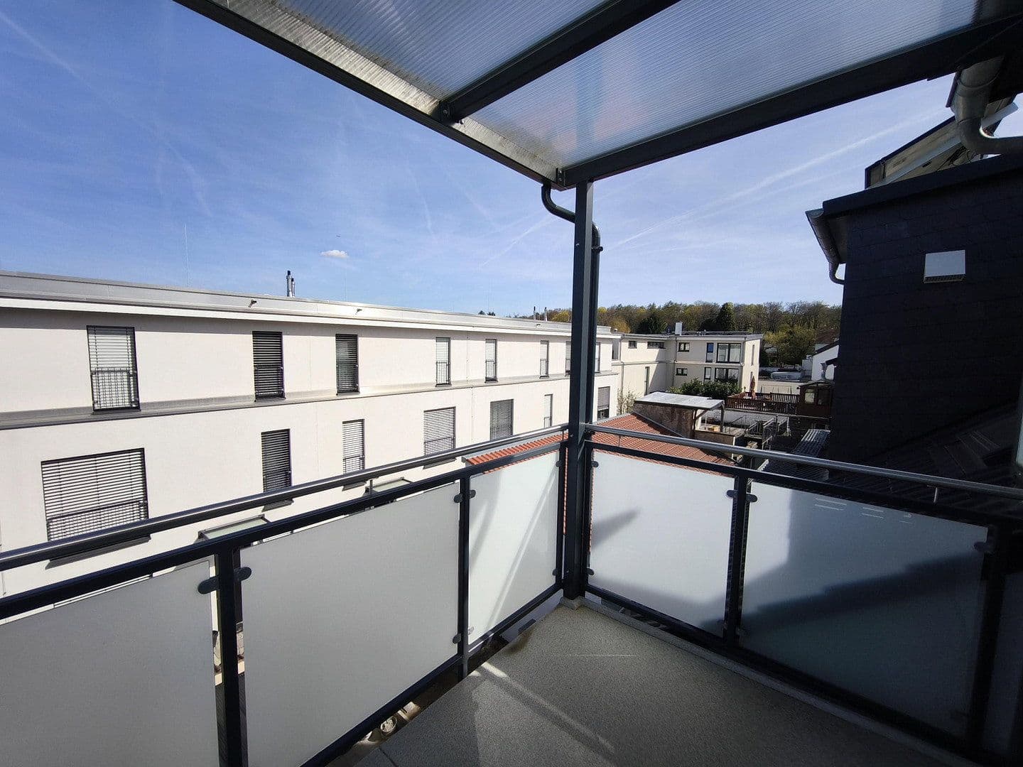 Pronájem bytu 2+1 63 m², Buchrainstraße 49, Frankfurt am Main, Hessen Pronájem bytu 2+1 63 m², Buchrainstraße 49, Frankfurt am Main, Hessen