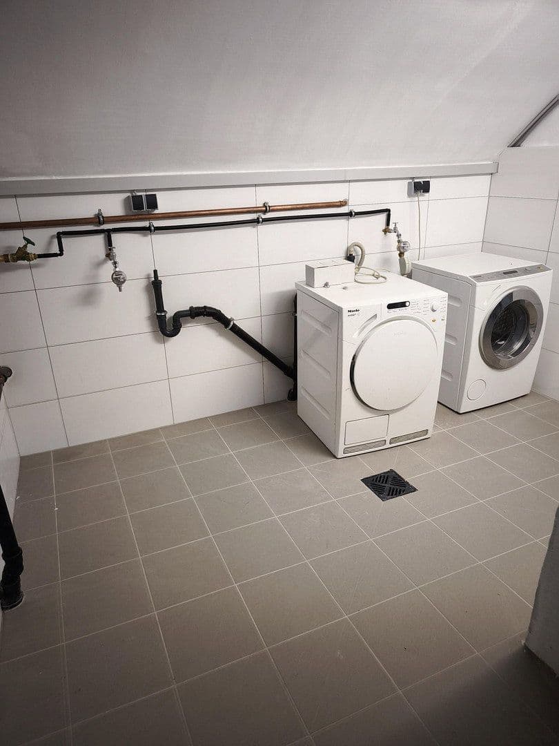 Pronájem bytu 2+1 63 m², Buchrainstraße 49, Frankfurt am Main, Hessen Pronájem bytu 2+1 63 m², Buchrainstraße 49, Frankfurt am Main, Hessen