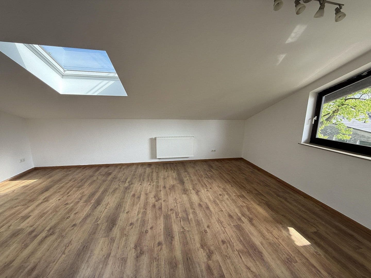 Pronájem domu 255 m², pozemek 1.500 m², Bornwiese 4, Ransbach-Baumbach, Porýní-Falc Pronájem domu 255 m², pozemek 1.500 m², Bornwiese 4, Ransbach-Baumbach, Porýní-Falc