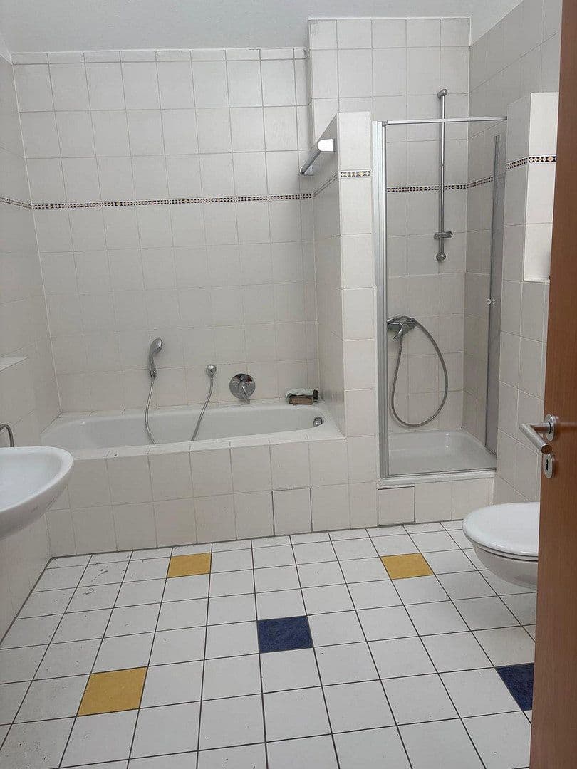 Pronájem bytu 3+1 150 m², Ludwigshafen am Rhein, Porýní-Falc Pronájem bytu 3+1 150 m², Ludwigshafen am Rhein, Porýní-Falc