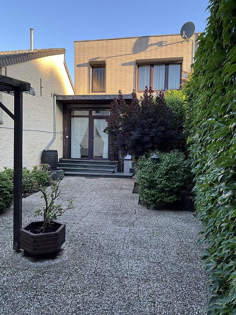 Prodej domu 136 m², pozemek 386 m², Ernst-Reuter-Str. 32, Hürth, Severní Porýní-Vestfálsko Prodej domu 136 m², pozemek 386 m², Ernst-Reuter-Str. 32, Hürth, Severní Porýní-Vestfálsko