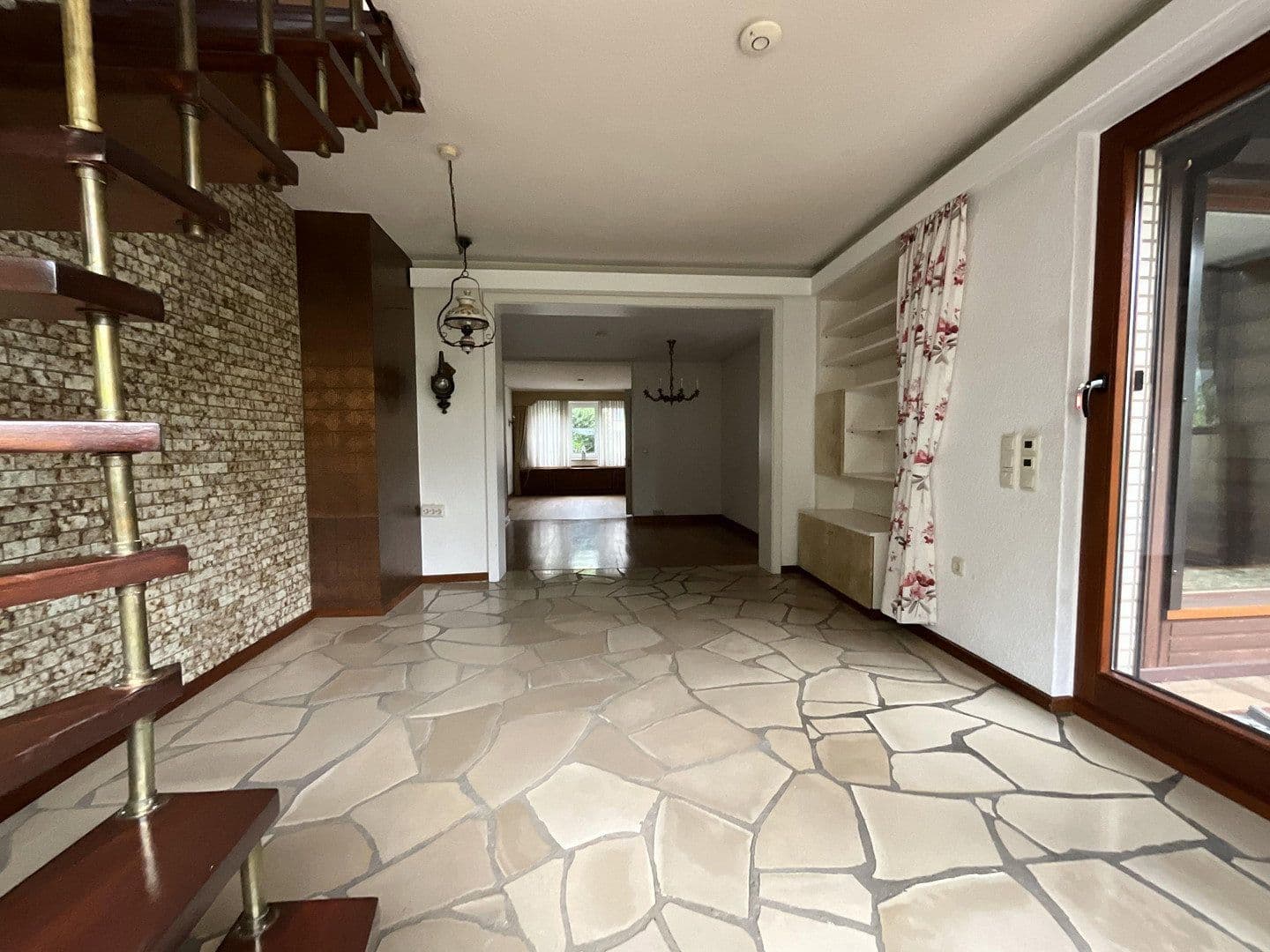 Prodej domu 136 m², pozemek 386 m², Ernst-Reuter-Str. 32, Hürth, Severní Porýní-Vestfálsko Prodej domu 136 m², pozemek 386 m², Ernst-Reuter-Str. 32, Hürth, Severní Porýní-Vestfálsko