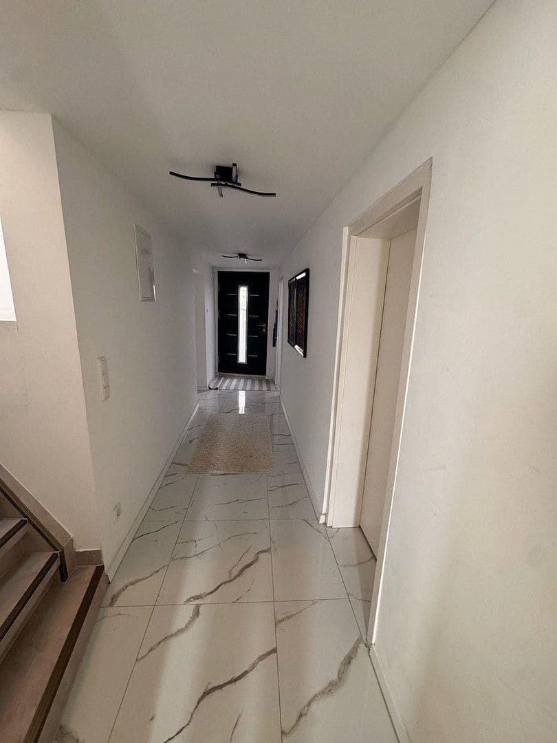 Prodej domu 137 m², pozemek 378 m², Kerpen, Severní Porýní-Vestfálsko Prodej domu 137 m², pozemek 378 m², Kerpen, Severní Porýní-Vestfálsko