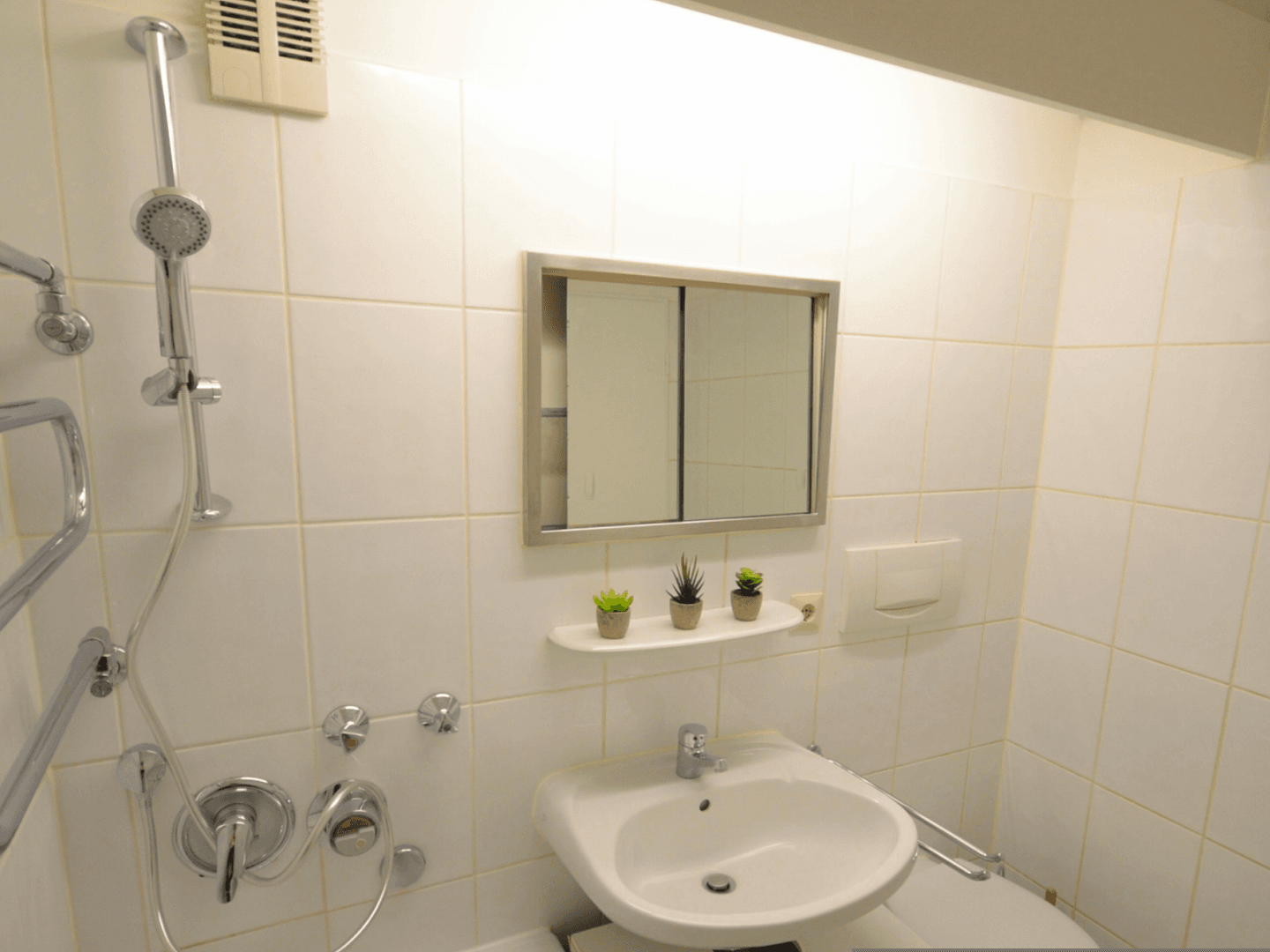 Pronájem bytu 1+1 37 m², Neubeuernerstraße 10, München, Bavorsko Pronájem bytu 1+1 37 m², Neubeuernerstraße 10, München, Bavorsko