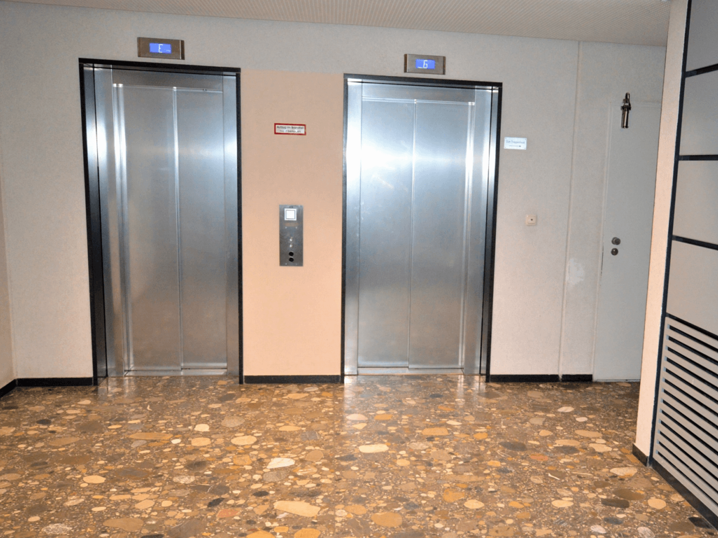 Pronájem bytu 1+1 37 m², Neubeuernerstraße 10, München, Bavorsko Pronájem bytu 1+1 37 m², Neubeuernerstraße 10, München, Bavorsko