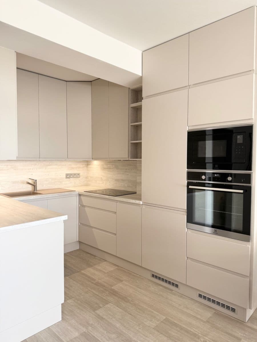 Prodej bytu 2+kk 59 m², Mutěnická, Plzeň, Plzeňský kraj Prodej bytu 2+kk 59 m², Mutěnická, Plzeň, Plzeňský kraj
