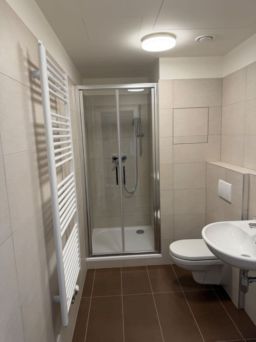 Prodej bytu 1+kk 30 m², U Továren, Praha, Praha Prodej bytu 1+kk 30 m², U Továren, Praha, Praha
