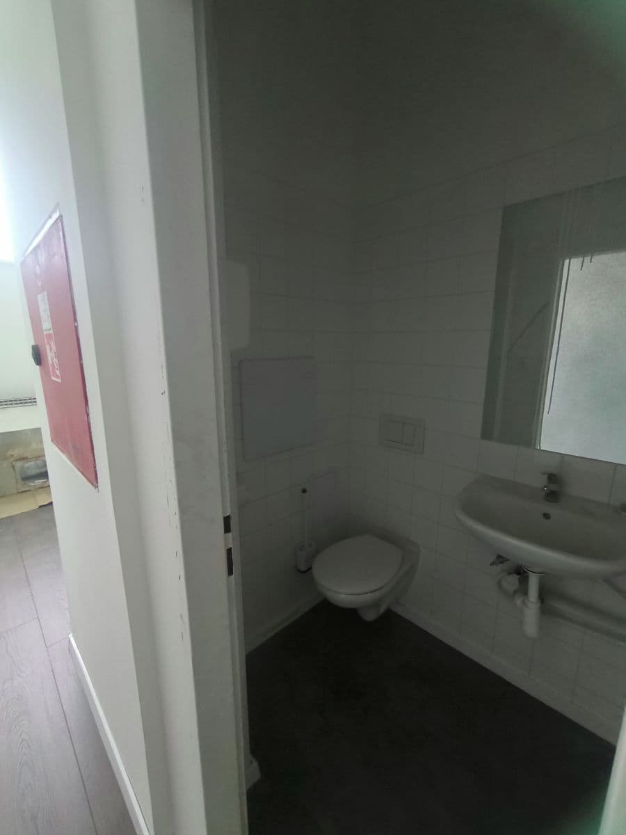 Pronájem nebytového prostoru 82 m², P. Pázmaňa, Šaľa, Nitriansky kraj Pronájem nebytového prostoru 82 m², P. Pázmaňa, Šaľa, Nitriansky kraj