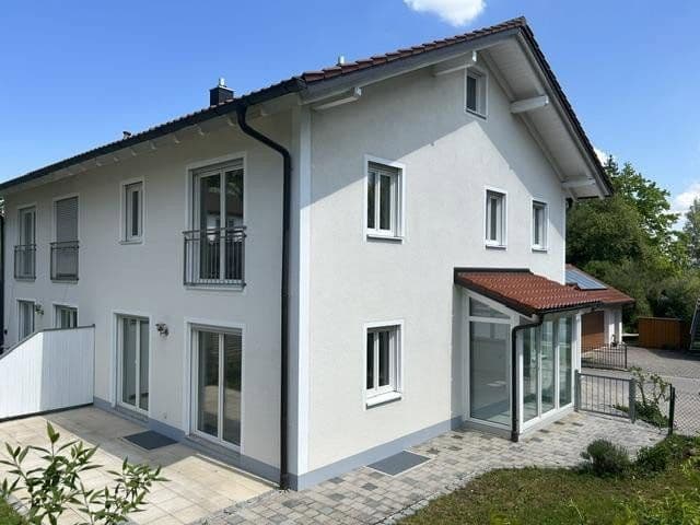 Prodej domu 150 m², pozemek 291 m², Brunnenstr.2, Ottenhofen, Bavorsko Prodej domu 150 m², pozemek 291 m², Brunnenstr.2, Ottenhofen, Bavorsko