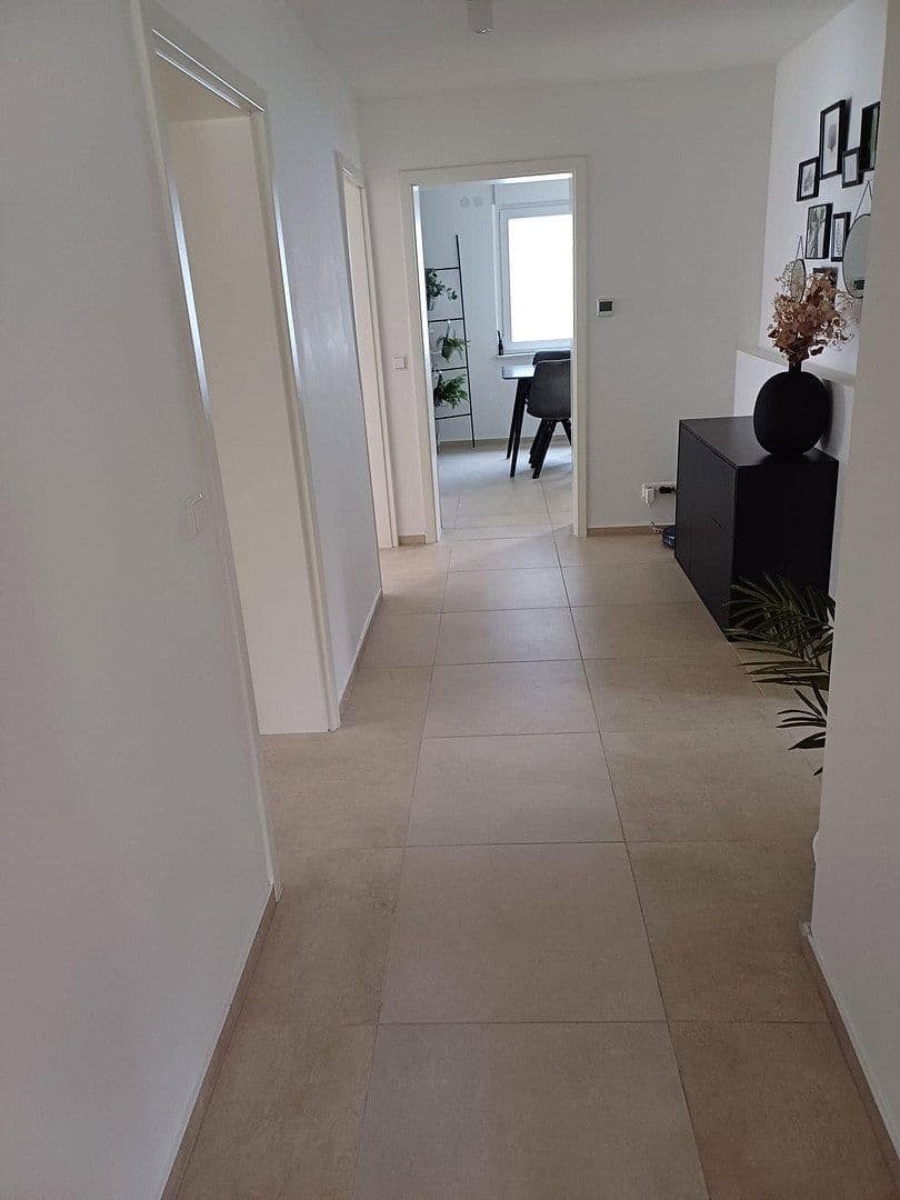 Pronájem bytu 4+kk 100 m², Tamm, Bádensko-Württembersko Pronájem bytu 4+kk 100 m², Tamm, Bádensko-Württembersko