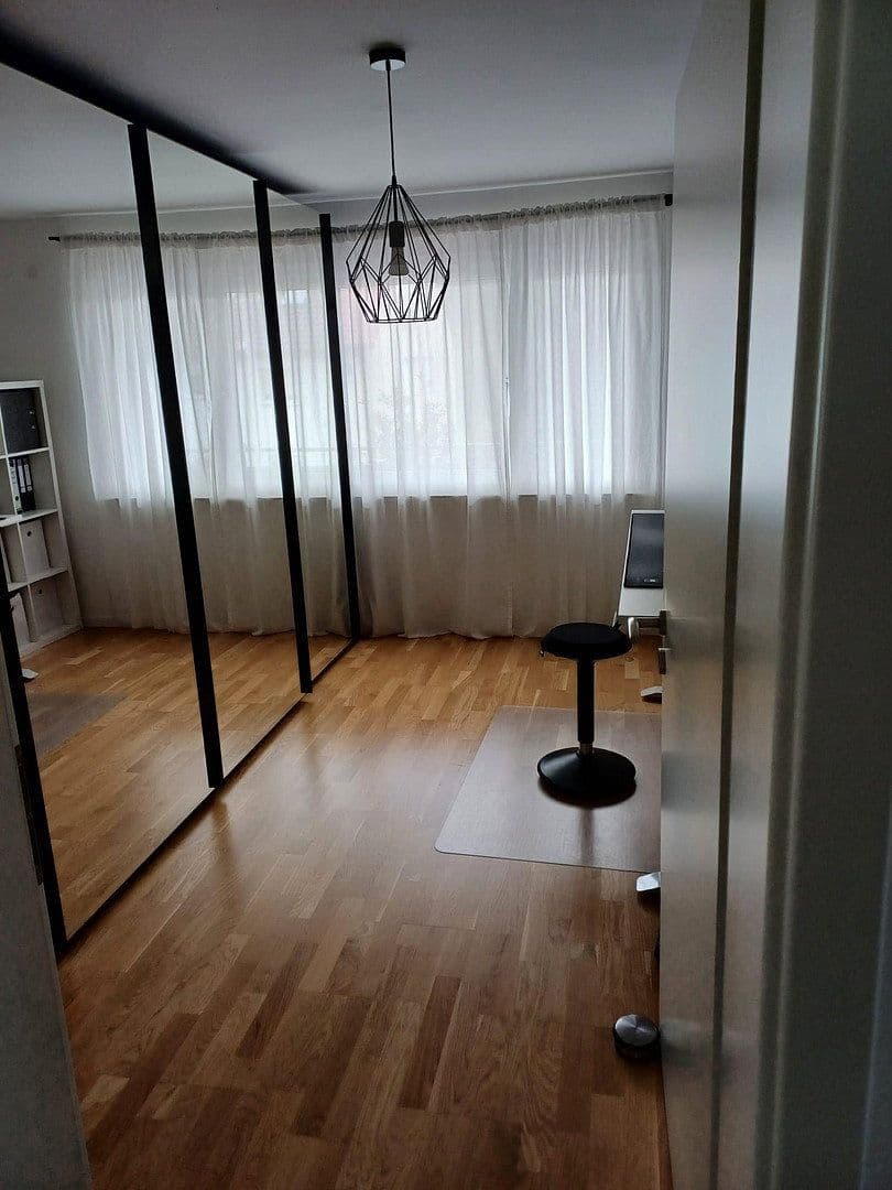 Pronájem bytu 4+kk 100 m², Tamm, Bádensko-Württembersko Pronájem bytu 4+kk 100 m², Tamm, Bádensko-Württembersko