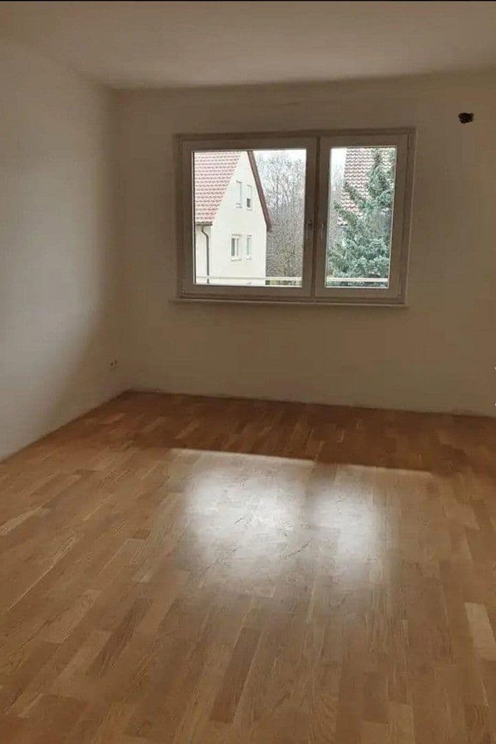 Pronájem bytu 4+kk 100 m², Tamm, Bádensko-Württembersko Pronájem bytu 4+kk 100 m², Tamm, Bádensko-Württembersko