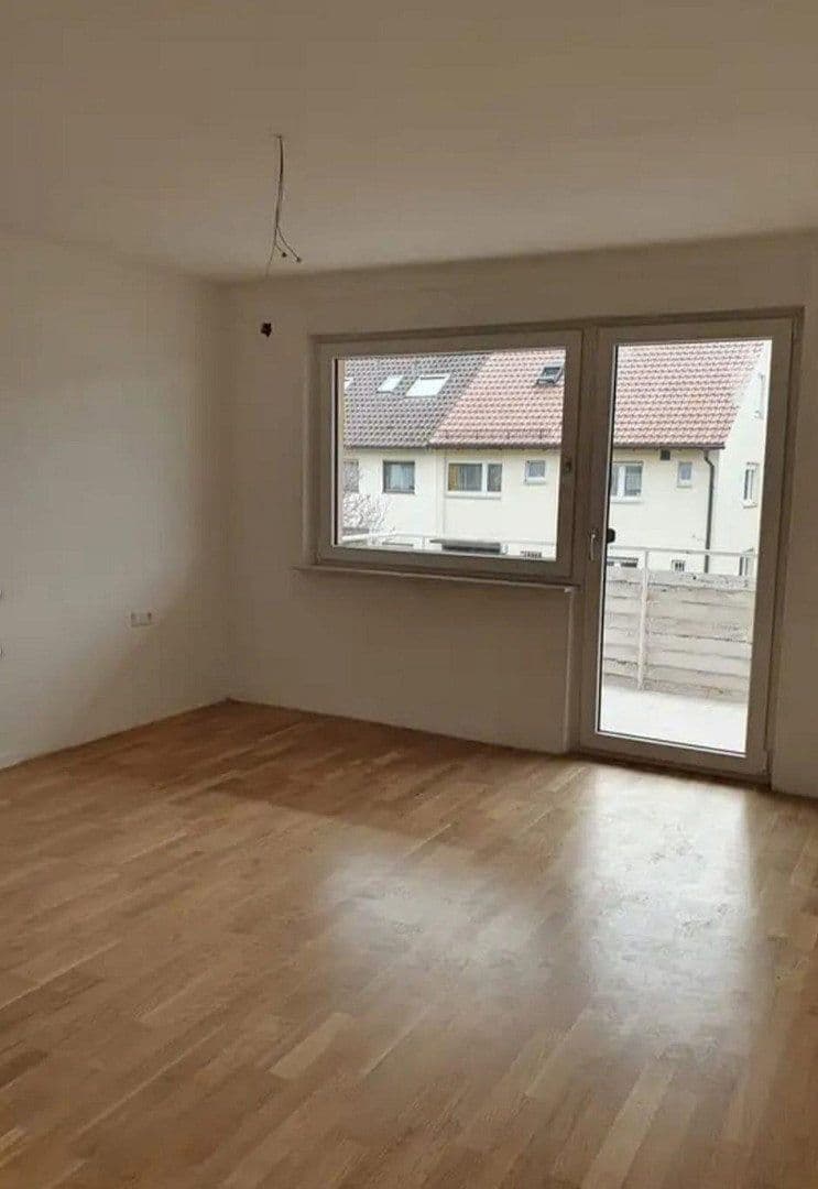 Pronájem bytu 4+kk 100 m², Tamm, Bádensko-Württembersko Pronájem bytu 4+kk 100 m², Tamm, Bádensko-Württembersko