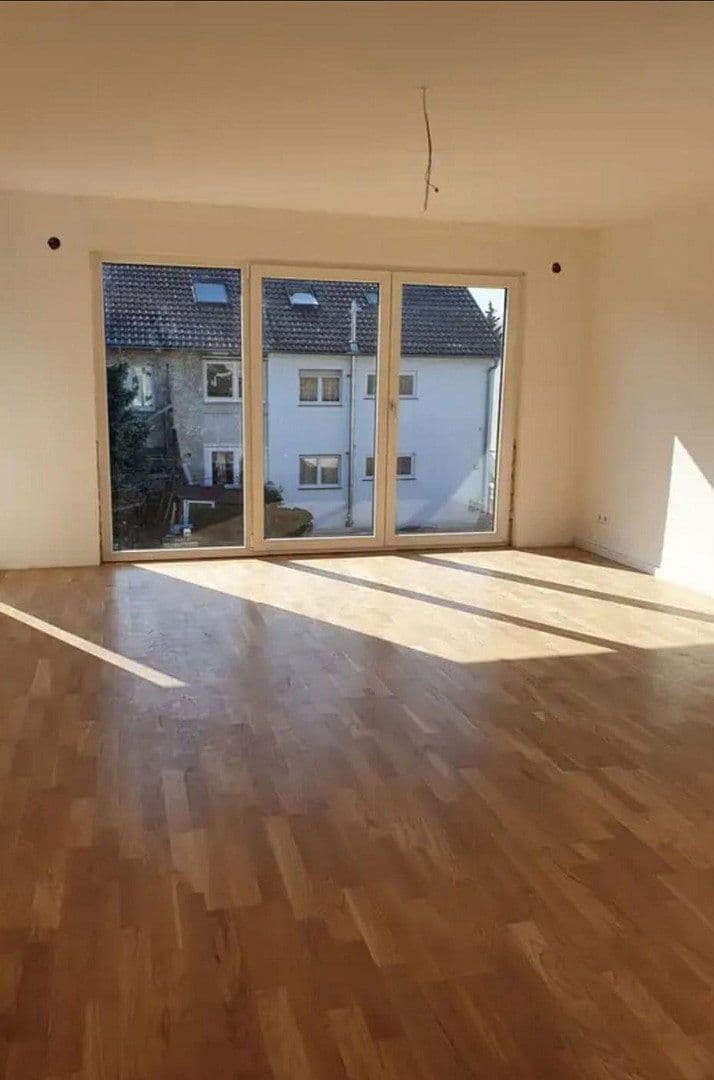 Pronájem bytu 4+kk 100 m², Tamm, Bádensko-Württembersko Pronájem bytu 4+kk 100 m², Tamm, Bádensko-Württembersko