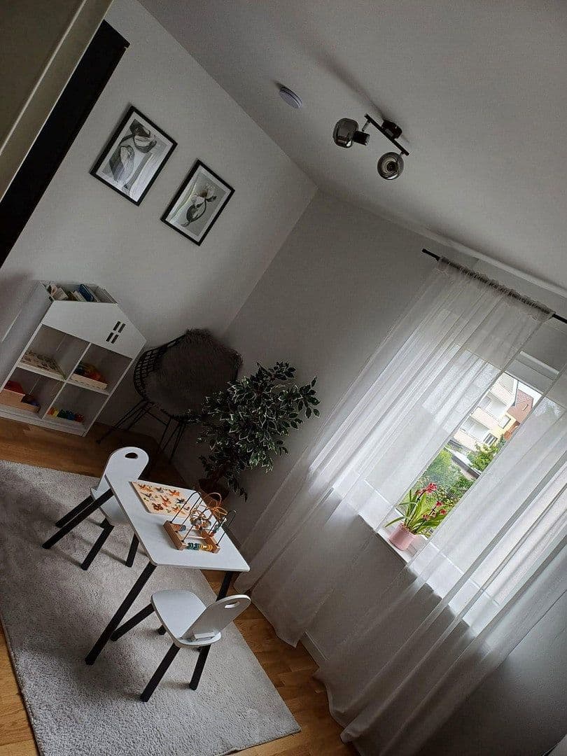 Pronájem bytu 4+kk 100 m², Tamm, Bádensko-Württembersko Pronájem bytu 4+kk 100 m², Tamm, Bádensko-Württembersko