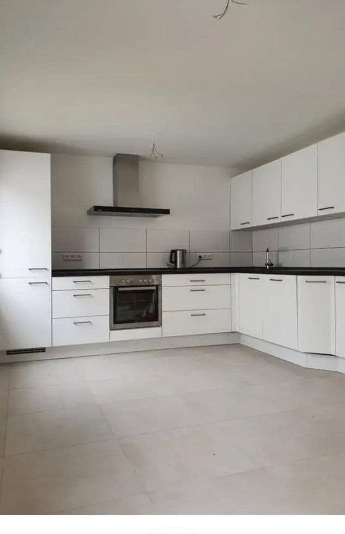 Pronájem bytu 4+kk 100 m², Tamm, Bádensko-Württembersko Pronájem bytu 4+kk 100 m², Tamm, Bádensko-Württembersko