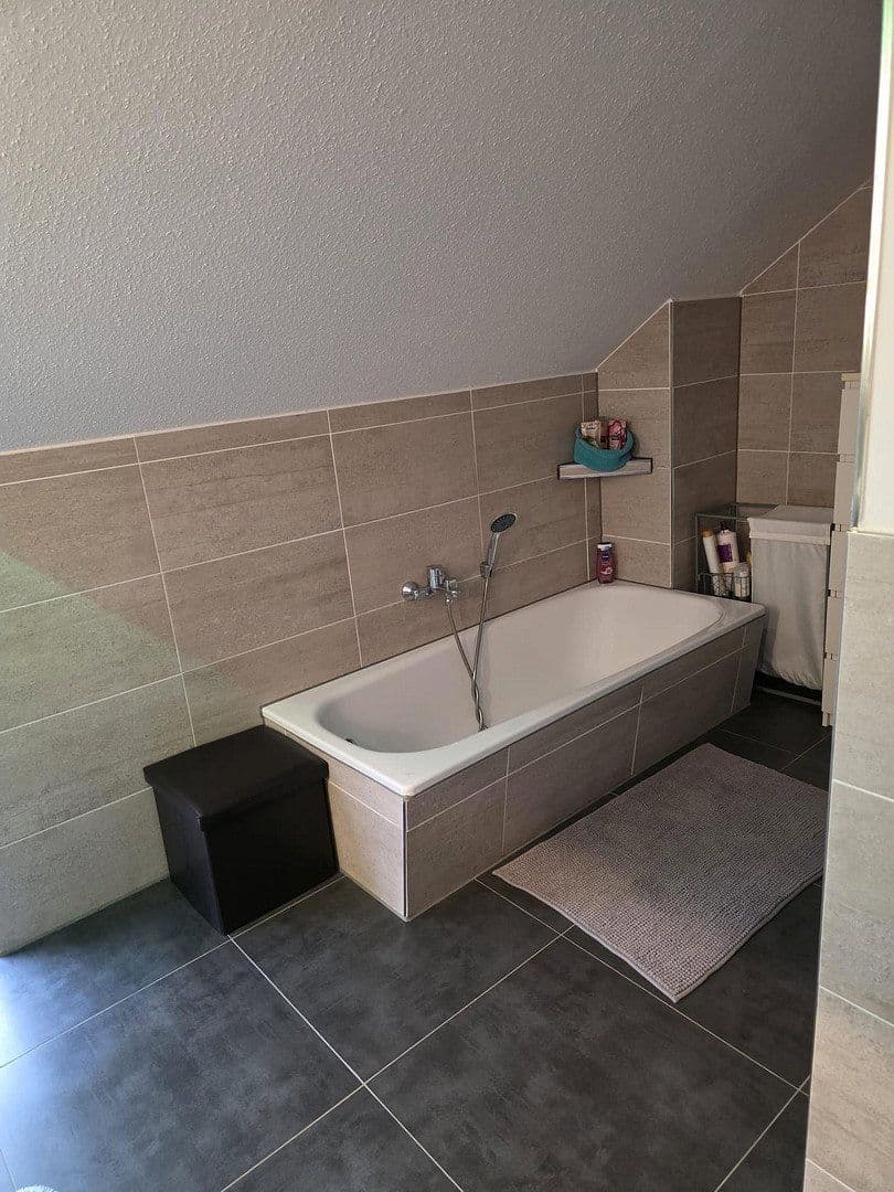 Prodej domu 110 m², pozemek 535 m², Hannoversche Straße 67B, Isernhagen, Dolní Sasko Prodej domu 110 m², pozemek 535 m², Hannoversche Straße 67B, Isernhagen, Dolní Sasko