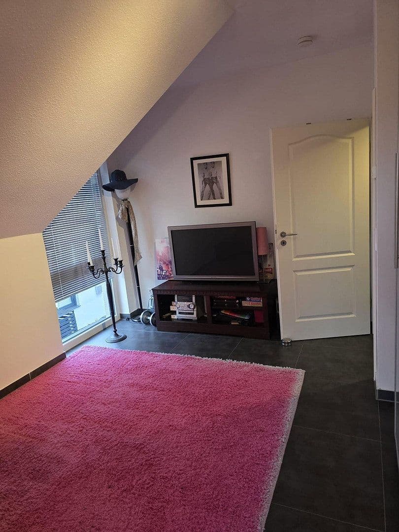 Prodej domu 110 m², pozemek 535 m², Hannoversche Straße 67B, Isernhagen, Dolní Sasko Prodej domu 110 m², pozemek 535 m², Hannoversche Straße 67B, Isernhagen, Dolní Sasko