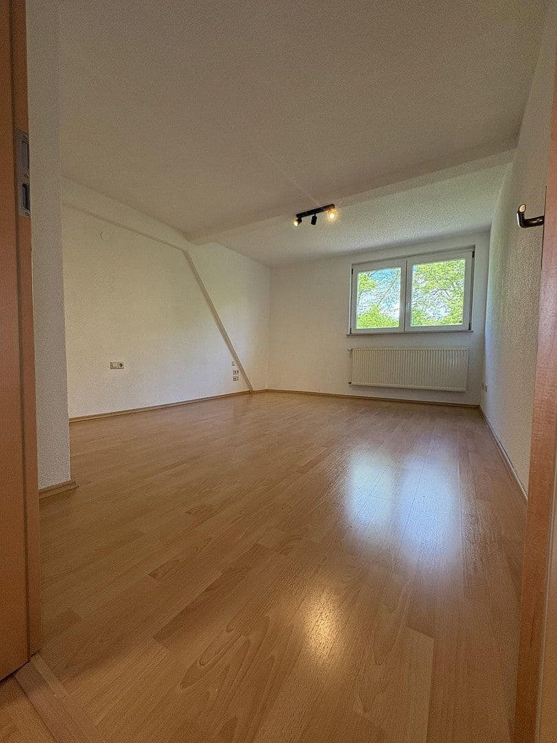 Pronájem bytu 3+1 86 m², Bahnhofstrasse 79/1, Tuttlingen, Bádensko-Württembersko Pronájem bytu 3+1 86 m², Bahnhofstrasse 79/1, Tuttlingen, Bádensko-Württembersko