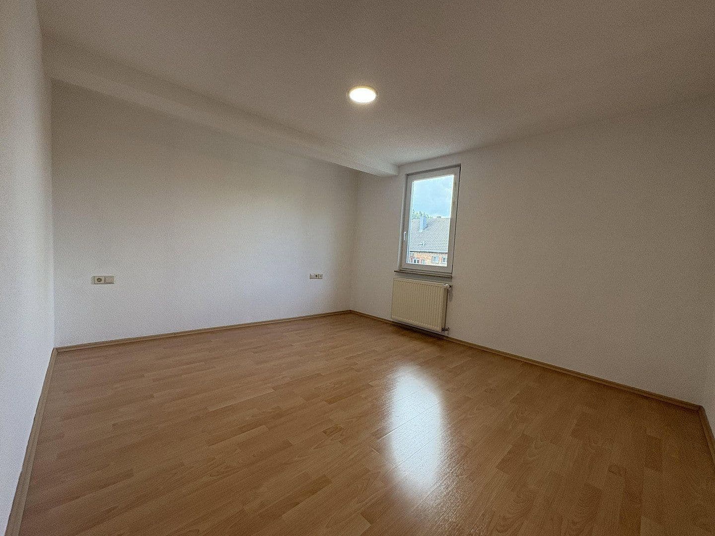 Pronájem bytu 3+1 86 m², Bahnhofstrasse 79/1, Tuttlingen, Bádensko-Württembersko Pronájem bytu 3+1 86 m², Bahnhofstrasse 79/1, Tuttlingen, Bádensko-Württembersko