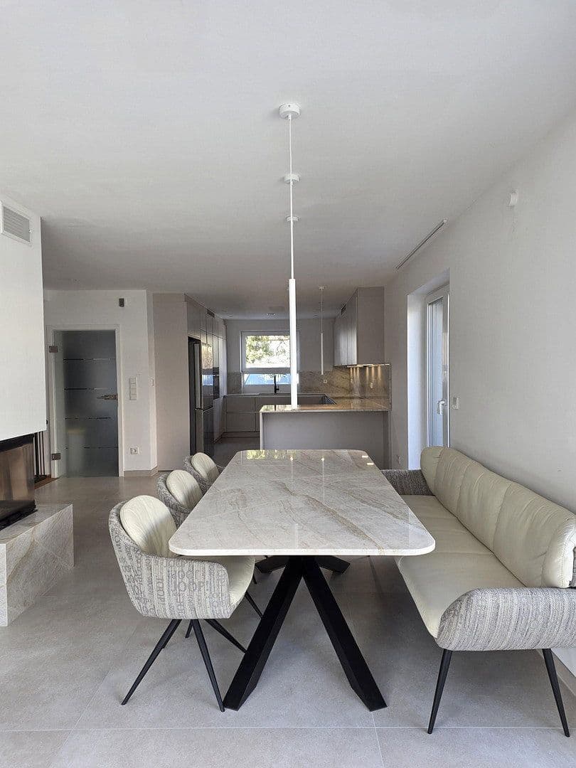 Prodej domu 185 m², pozemek 300 m², Röthenbach an der Pegnitz, Bavorsko Prodej domu 185 m², pozemek 300 m², Röthenbach an der Pegnitz, Bavorsko