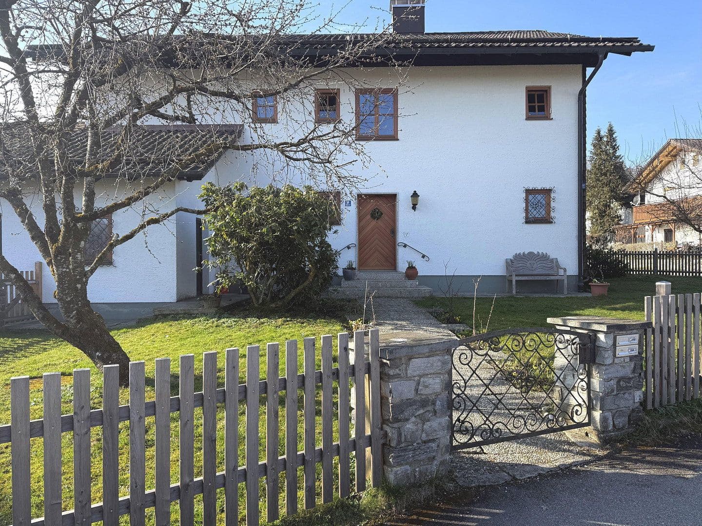 Prodej domu 209 m², pozemek 1.117 m², Frühlingstraße 8, Teisendorf, Bavorsko Prodej domu 209 m², pozemek 1.117 m², Frühlingstraße 8, Teisendorf, Bavorsko