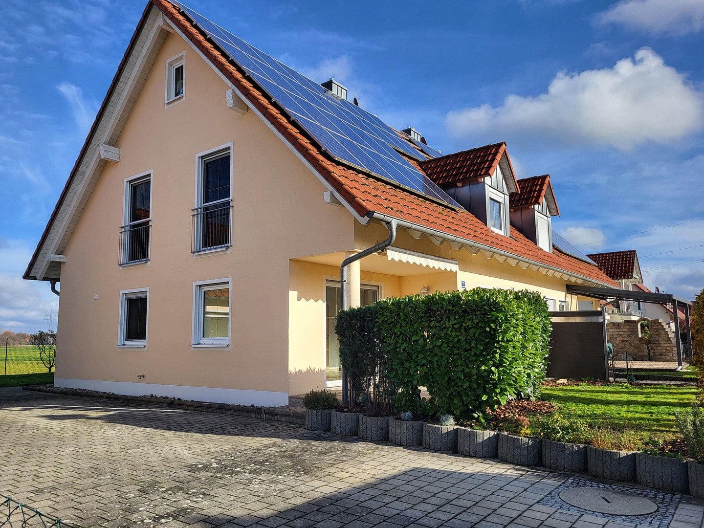 Prodej domu 125 m², pozemek 425 m², Pettenkofer Str. 21, Weichering OT Lichtenau, Bavorsko Prodej domu 125 m², pozemek 425 m², Pettenkofer Str. 21, Weichering OT Lichtenau, Bavorsko
