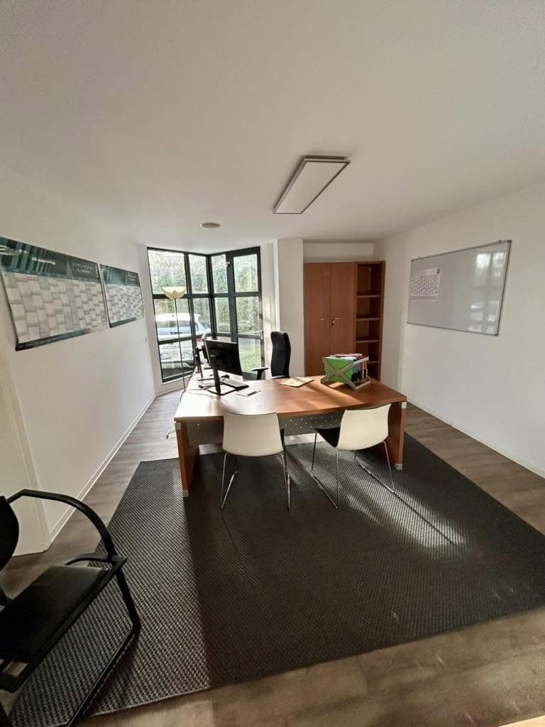 Prodej nebytového prostoru 6.900 m², Gewerbestrasse 2-4, Zell am Main, Bavorsko Prodej nebytového prostoru 6.900 m², Gewerbestrasse 2-4, Zell am Main, Bavorsko