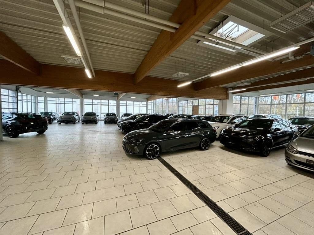 Prodej nebytového prostoru 6.900 m², Gewerbestrasse 2-4, Zell am Main, Bavorsko Prodej nebytového prostoru 6.900 m², Gewerbestrasse 2-4, Zell am Main, Bavorsko