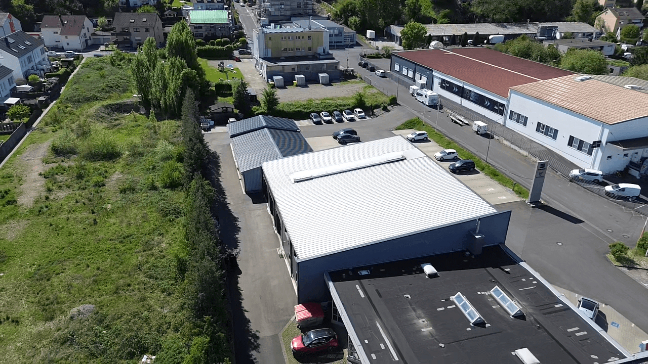 Prodej nebytového prostoru 6.900 m², Gewerbestrasse 2-4, Zell am Main, Bavorsko Prodej nebytového prostoru 6.900 m², Gewerbestrasse 2-4, Zell am Main, Bavorsko