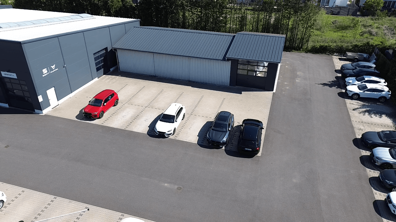 Prodej nebytového prostoru 6.900 m², Gewerbestrasse 2-4, Zell am Main, Bavorsko Prodej nebytového prostoru 6.900 m², Gewerbestrasse 2-4, Zell am Main, Bavorsko