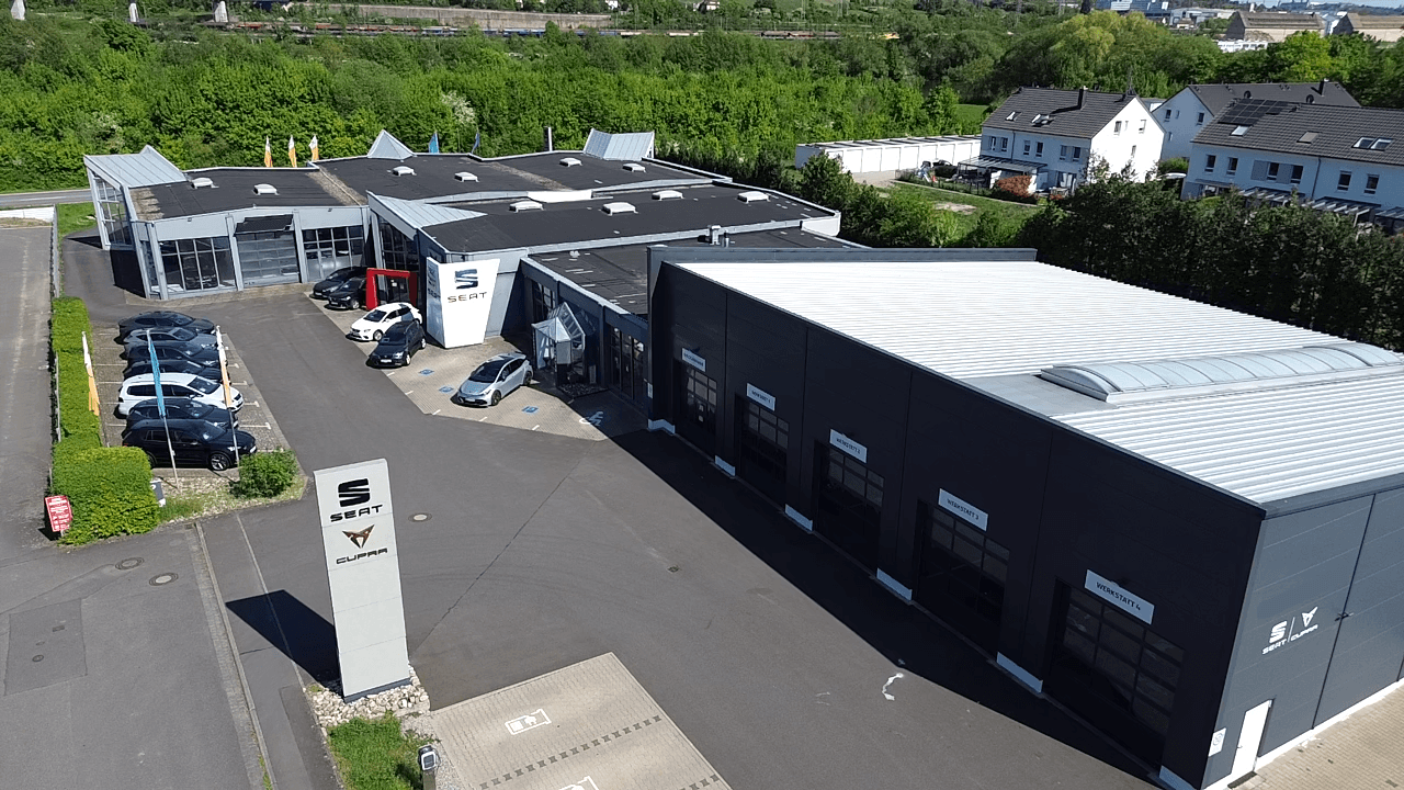 Prodej nebytového prostoru 6.900 m², Gewerbestrasse 2-4, Zell am Main, Bavorsko Prodej nebytového prostoru 6.900 m², Gewerbestrasse 2-4, Zell am Main, Bavorsko