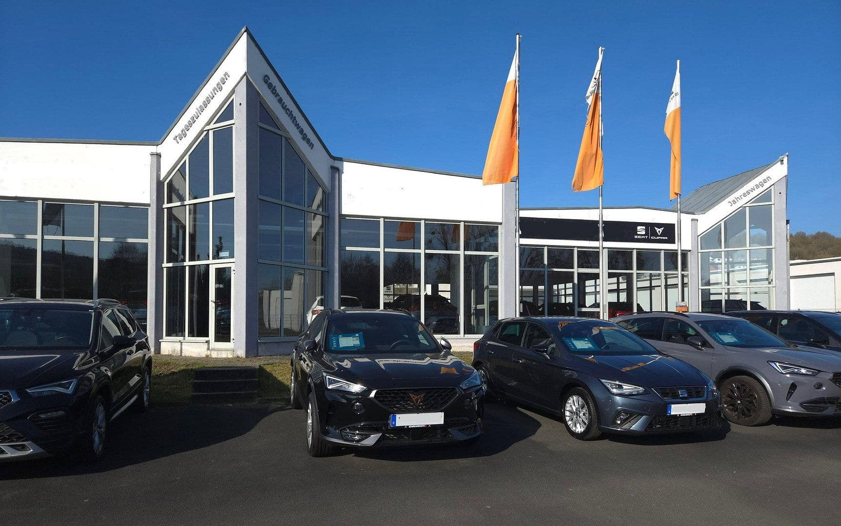 Prodej nebytového prostoru 6.900 m², Gewerbestrasse 2-4, Zell am Main, Bavorsko Prodej nebytového prostoru 6.900 m², Gewerbestrasse 2-4, Zell am Main, Bavorsko