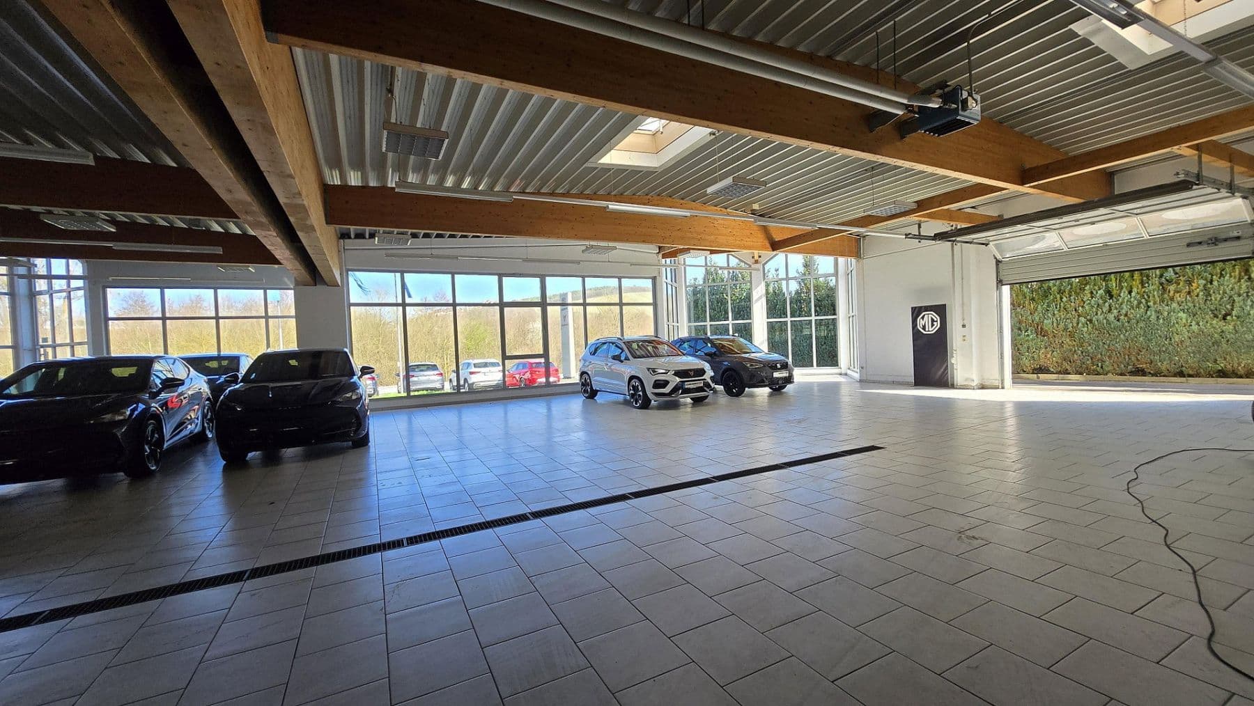 Prodej nebytového prostoru 6.900 m², Gewerbestrasse 2-4, Zell am Main, Bavorsko Prodej nebytového prostoru 6.900 m², Gewerbestrasse 2-4, Zell am Main, Bavorsko
