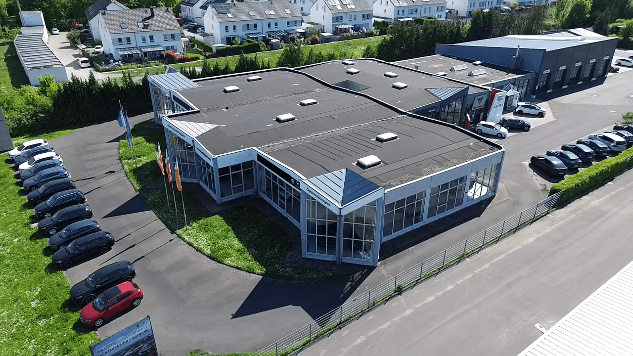 Prodej nebytového prostoru 6.900 m², Gewerbestrasse 2-4, Zell am Main, Bavorsko Prodej nebytového prostoru 6.900 m², Gewerbestrasse 2-4, Zell am Main, Bavorsko