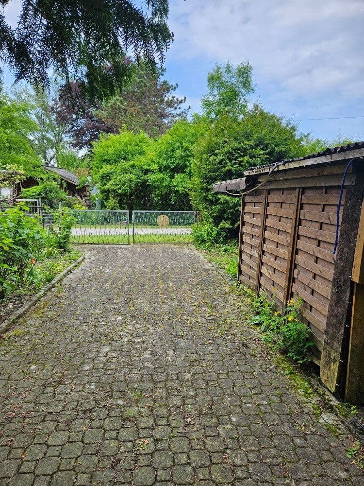 Prodej pozemku 600 m², Am Krebsbach 63 ( mittleres Grundstück ), Karlsfeld, Bavorsko Prodej pozemku 600 m², Am Krebsbach 63 ( mittleres Grundstück ), Karlsfeld, Bavorsko