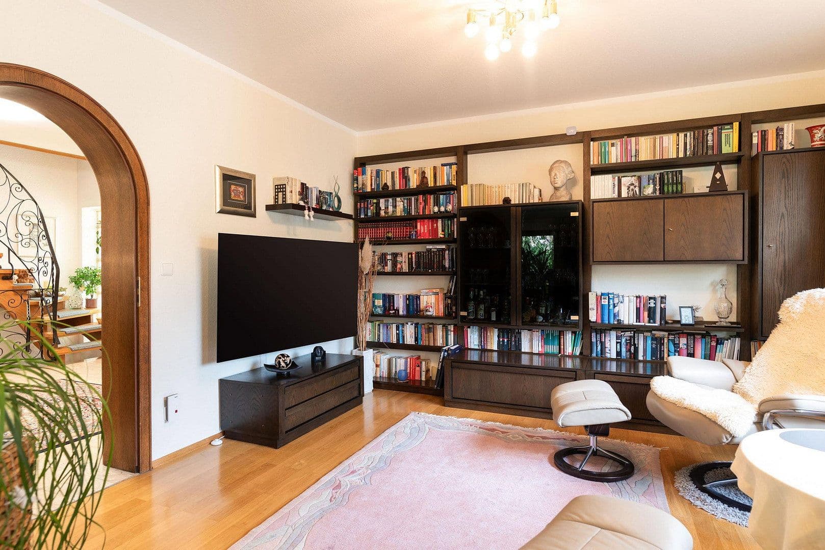 Prodej domu 330 m², pozemek 1.041 m², Erlangen, Bavorsko Prodej domu 330 m², pozemek 1.041 m², Erlangen, Bavorsko