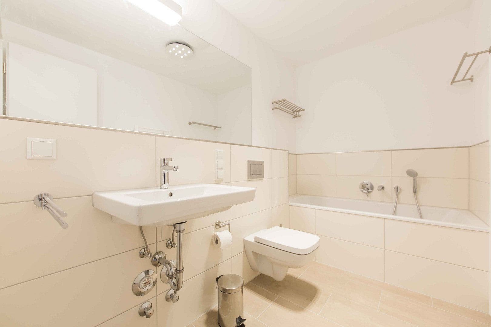 Pronájem bytu 3+1 85 m², Berlin, Berlín Pronájem bytu 3+1 85 m², Berlin, Berlín