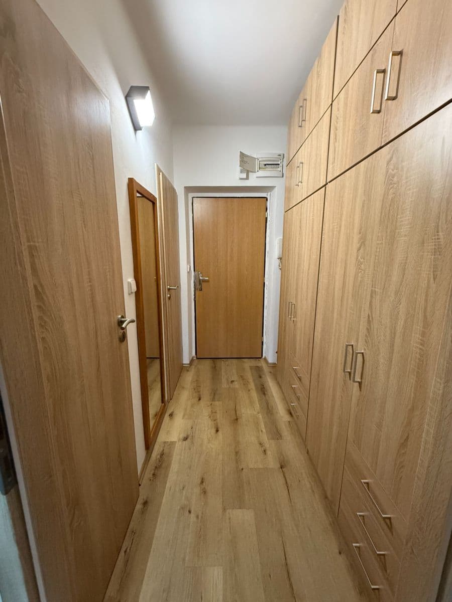 Pronájem bytu 1+1 37 m², Kralupská, Brandýs nad Labem-Stará Boleslav, Středočeský kraj Pronájem bytu 1+1 37 m², Kralupská, Brandýs nad Labem-Stará Boleslav, Středočeský kraj