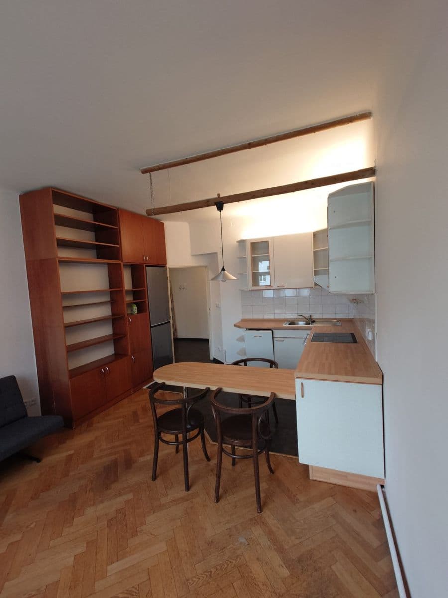 Pronájem bytu 1+1 44 m², Radhošťská, Praha, Praha Pronájem bytu 1+1 44 m², Radhošťská, Praha, Praha