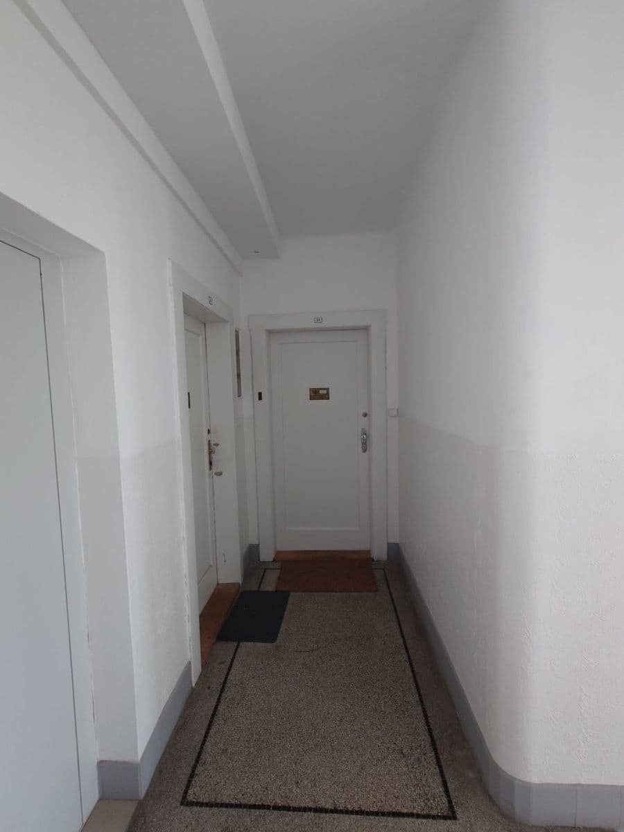 Pronájem bytu 1+1 44 m², Radhošťská, Praha, Praha Pronájem bytu 1+1 44 m², Radhošťská, Praha, Praha