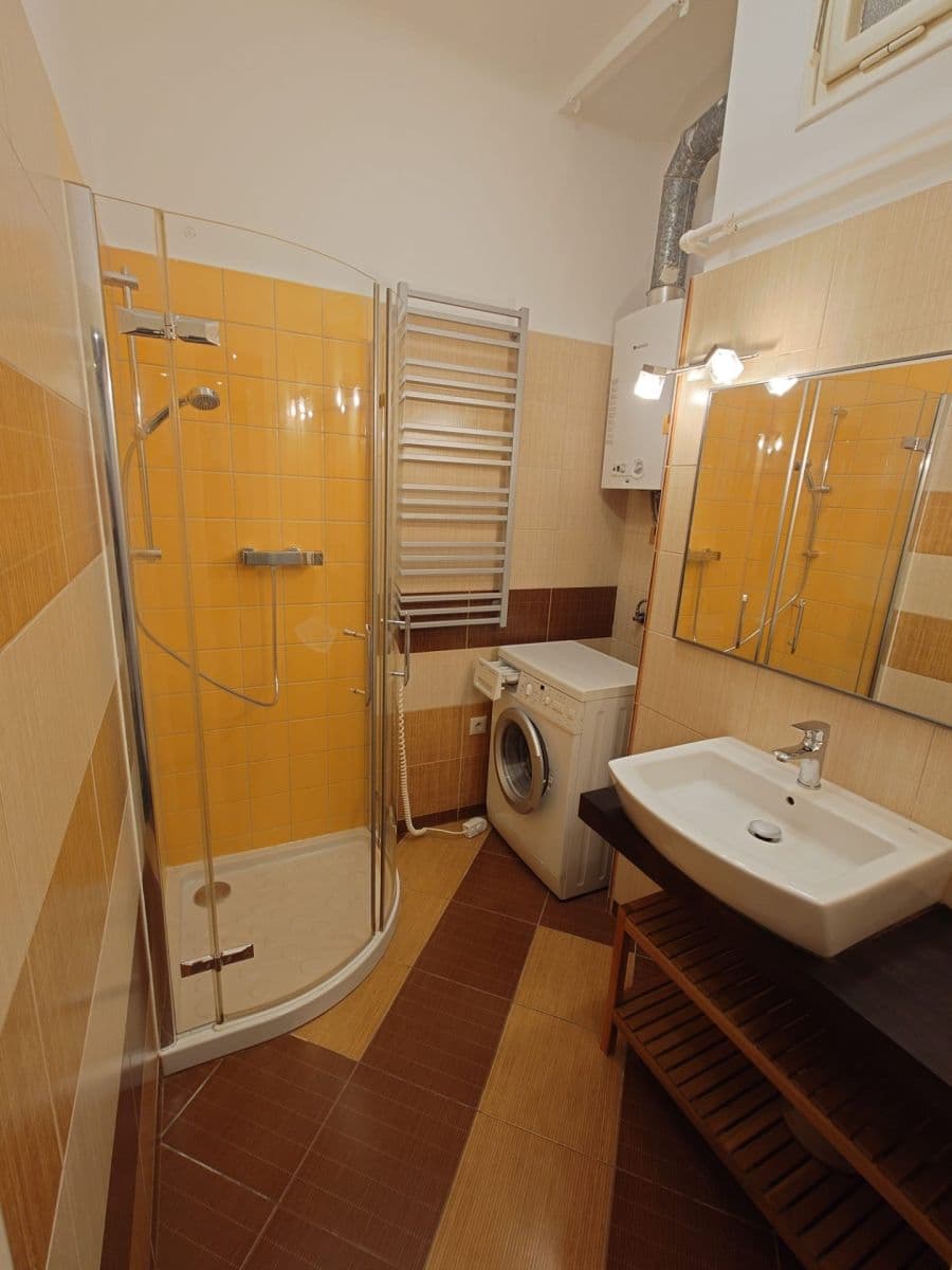 Pronájem bytu 1+1 44 m², Radhošťská, Praha, Praha Pronájem bytu 1+1 44 m², Radhošťská, Praha, Praha