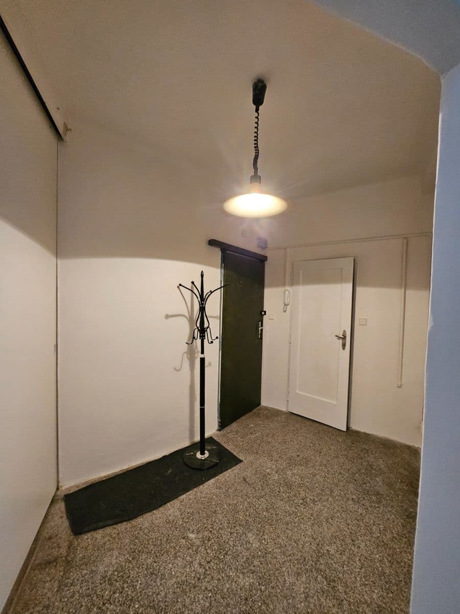 Pronájem kanceláře 33 m², Vrchlického, Praha, Praha Pronájem kanceláře 33 m², Vrchlického, Praha, Praha