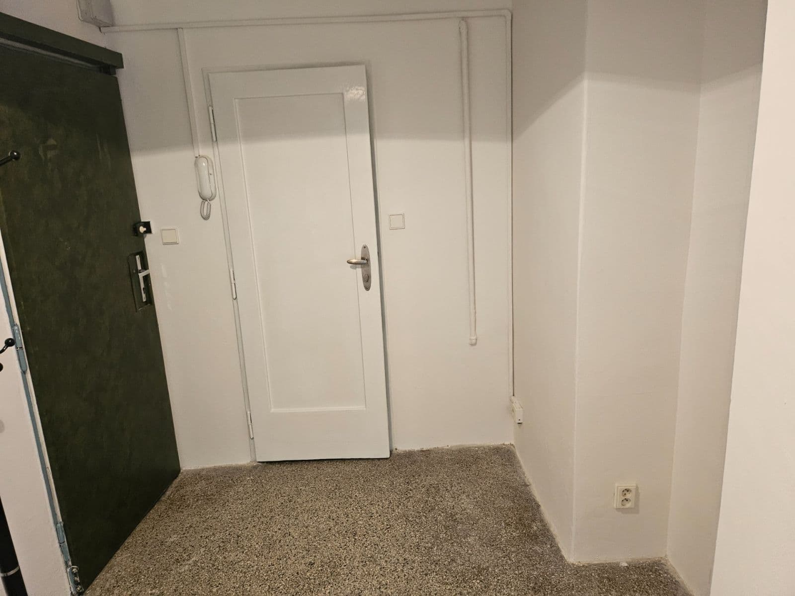 Pronájem kanceláře 33 m², Vrchlického, Praha, Praha Pronájem kanceláře 33 m², Vrchlického, Praha, Praha