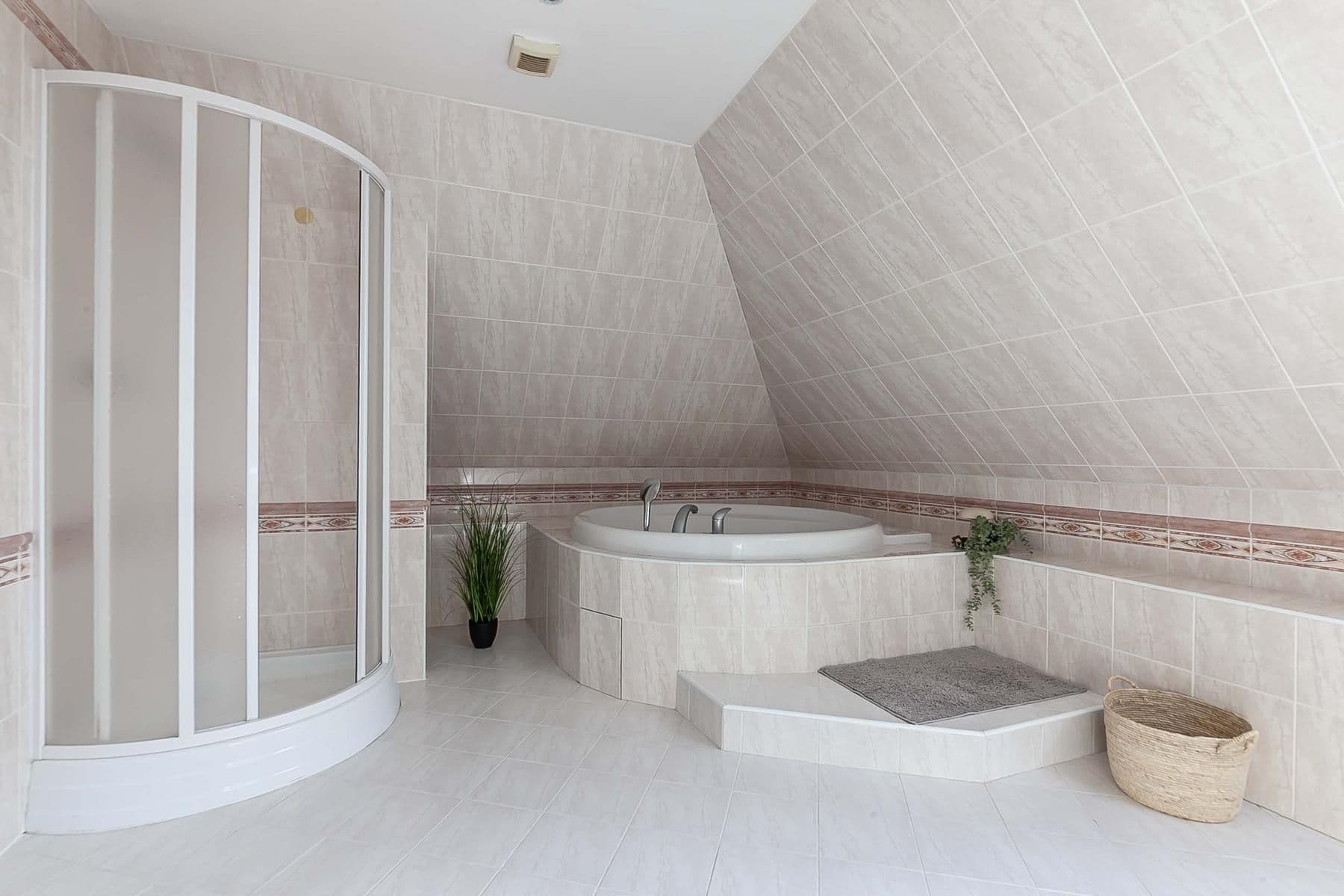 Prodej domu 243 m², pozemek 1.810 m², Nové Město nad Metují, Královéhradecký kraj Prodej domu 243 m², pozemek 1.810 m², Nové Město nad Metují, Královéhradecký kraj