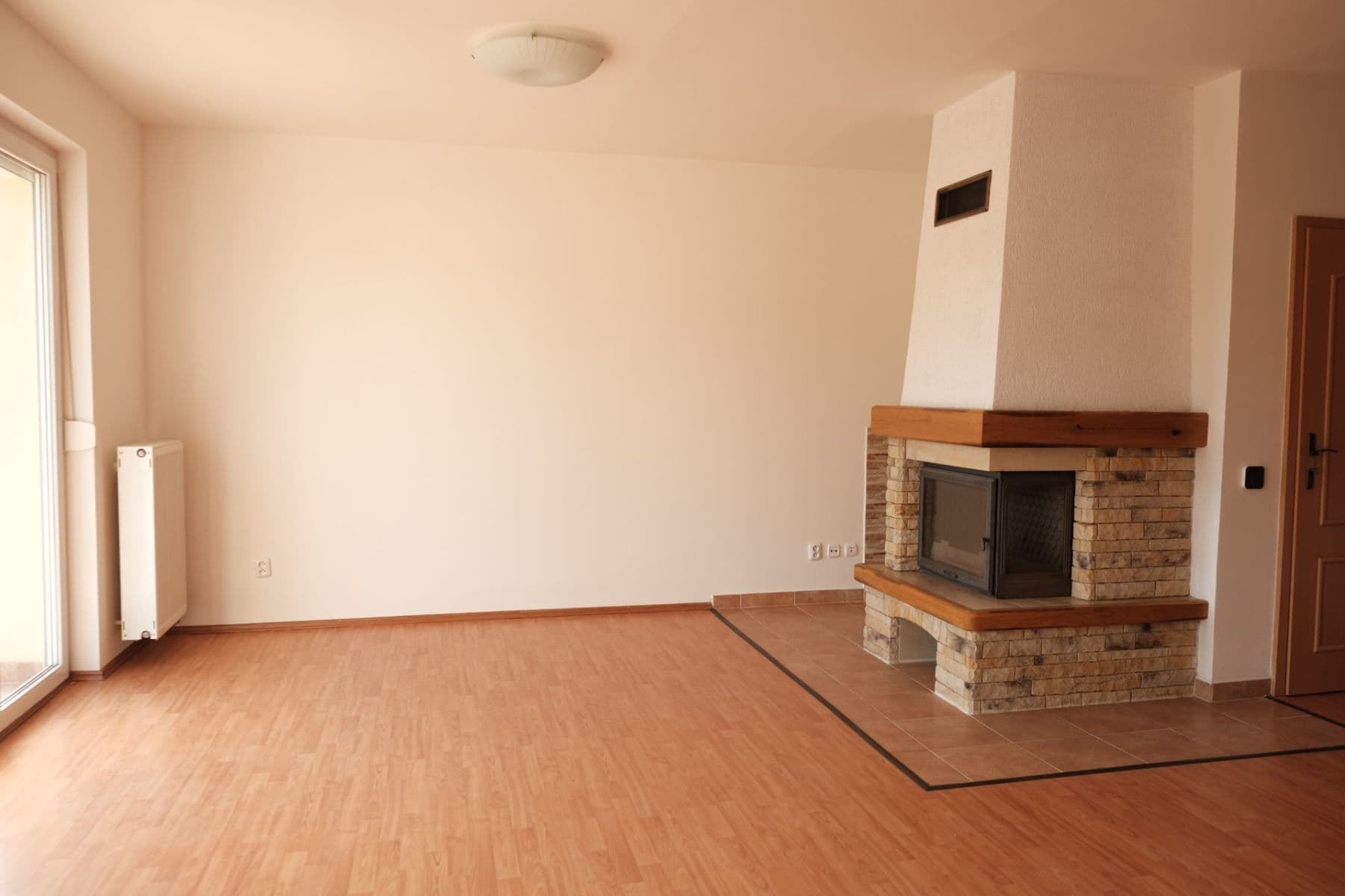 Pronájem domu 198 m², pozemek 1.038 m², Luční, Králův Dvůr, Středočeský kraj Pronájem domu 198 m², pozemek 1.038 m², Luční, Králův Dvůr, Středočeský kraj