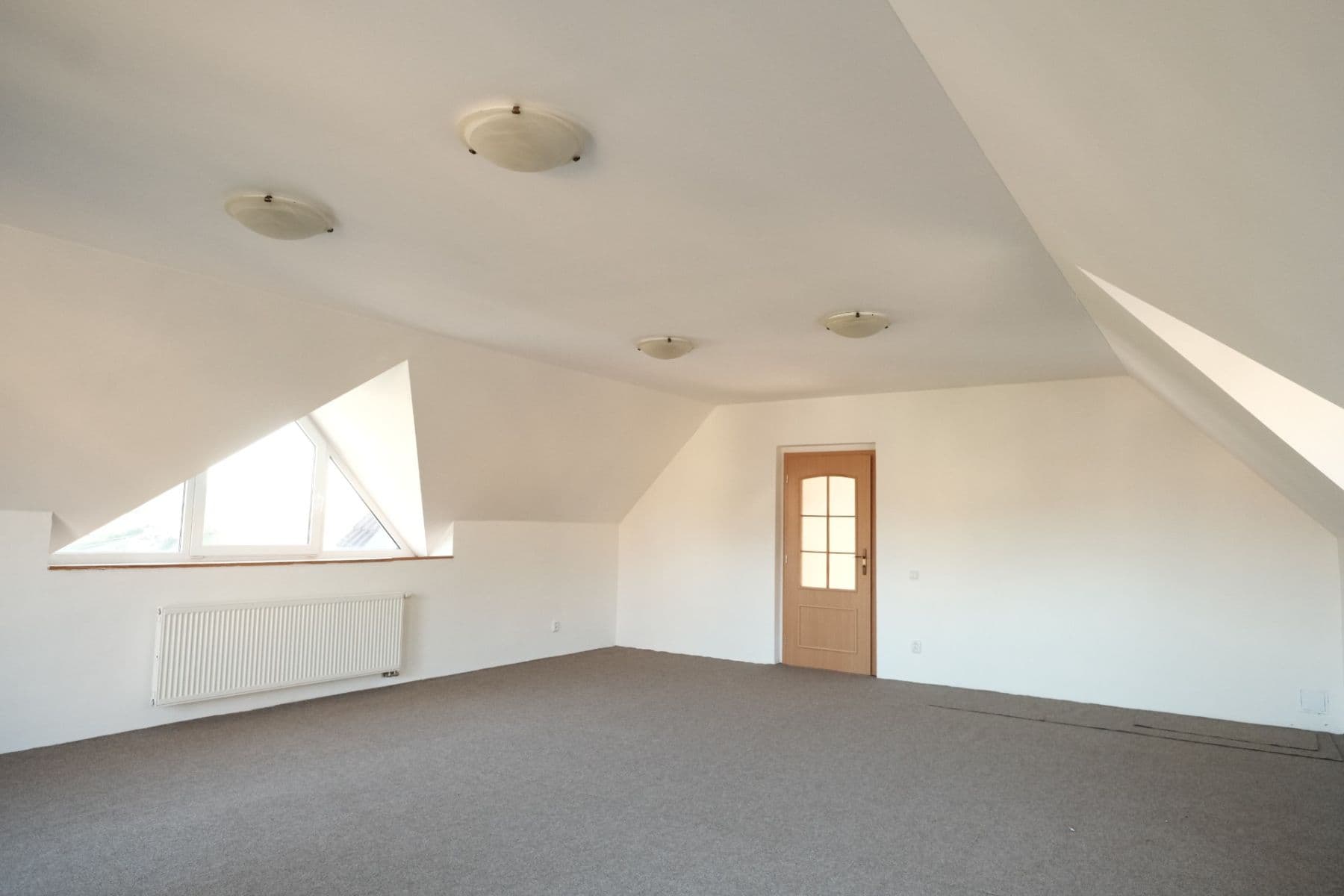 Pronájem domu 198 m², pozemek 1.038 m², Luční, Králův Dvůr, Středočeský kraj Pronájem domu 198 m², pozemek 1.038 m², Luční, Králův Dvůr, Středočeský kraj