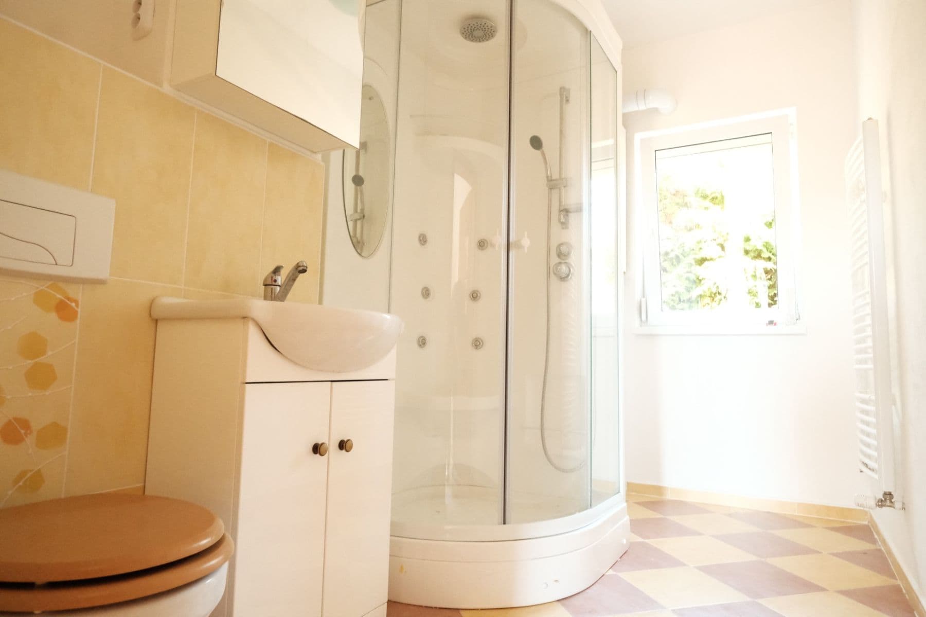 Pronájem domu 198 m², pozemek 1.038 m², Luční, Králův Dvůr, Středočeský kraj Pronájem domu 198 m², pozemek 1.038 m², Luční, Králův Dvůr, Středočeský kraj