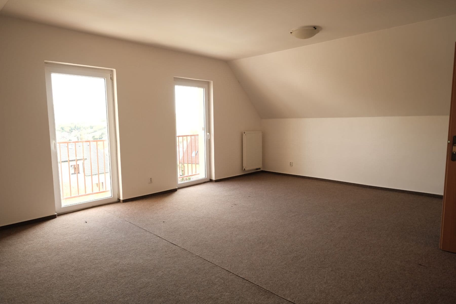 Pronájem domu 198 m², pozemek 1.038 m², Luční, Králův Dvůr, Středočeský kraj Pronájem domu 198 m², pozemek 1.038 m², Luční, Králův Dvůr, Středočeský kraj
