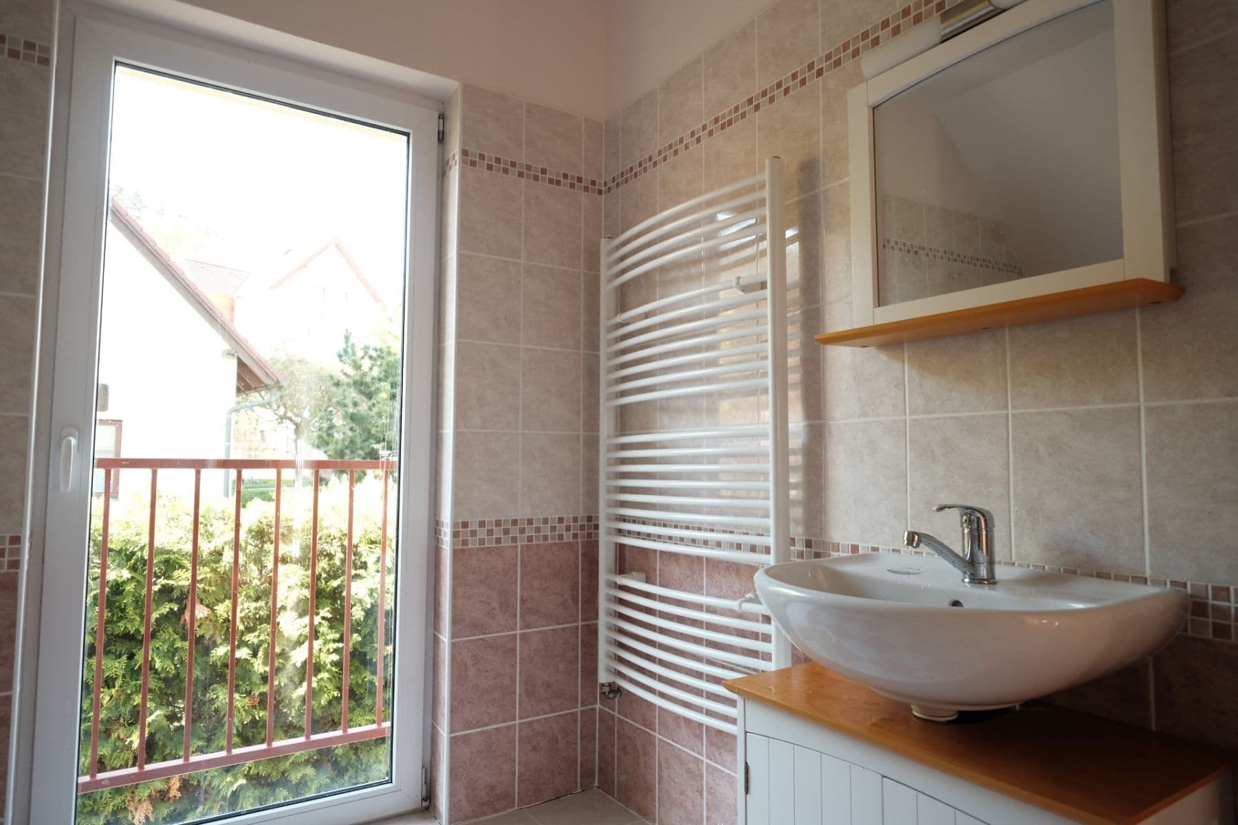 Pronájem domu 198 m², pozemek 1.038 m², Luční, Králův Dvůr, Středočeský kraj Pronájem domu 198 m², pozemek 1.038 m², Luční, Králův Dvůr, Středočeský kraj